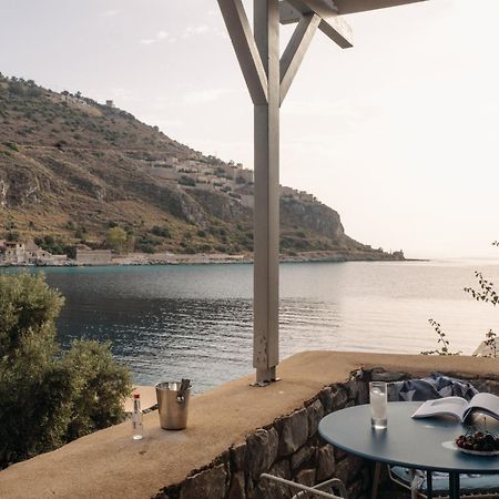 Kourmas Suites Limeni Exterior photo