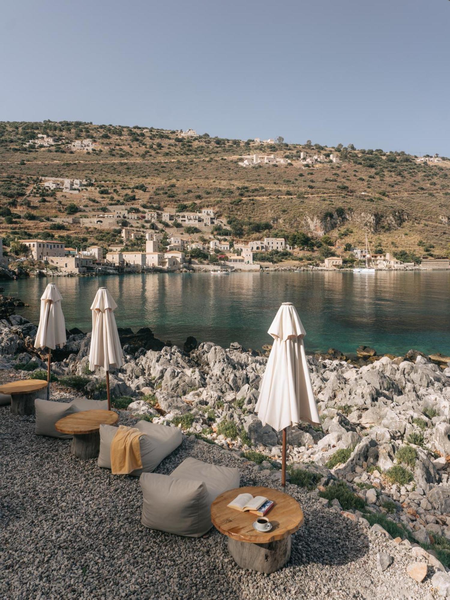Kourmas Suites Limeni Exterior photo